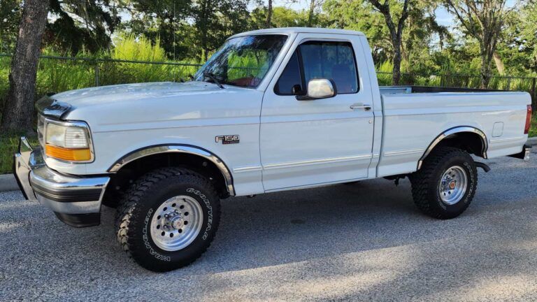 1992 Ford F-150 XLT 4x4 - Photo 1 of 15