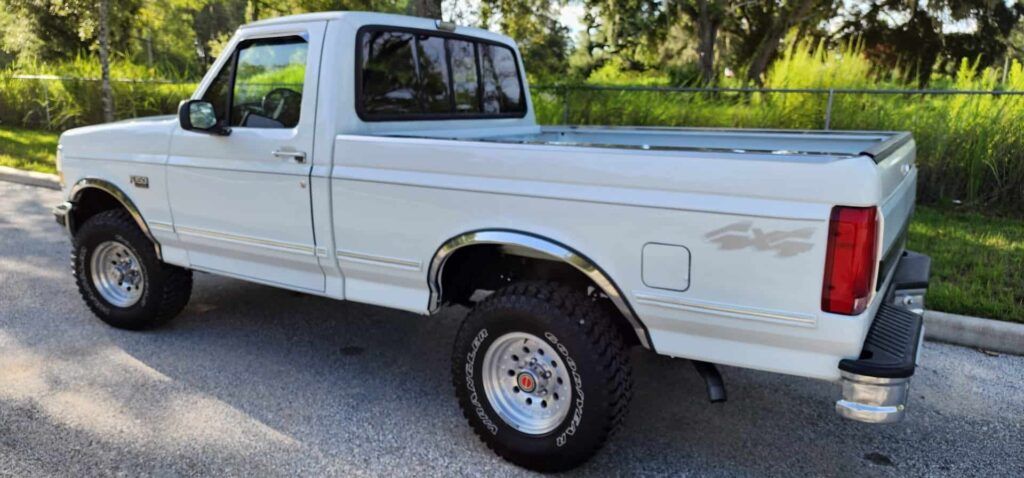 1992 Ford F-150 XLT 4x4 - Photo 2 of 15