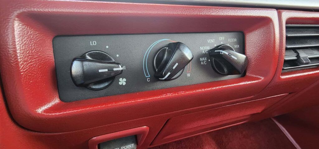 1992 Ford F-150 XLT 4x4 - Photo 9 of 15