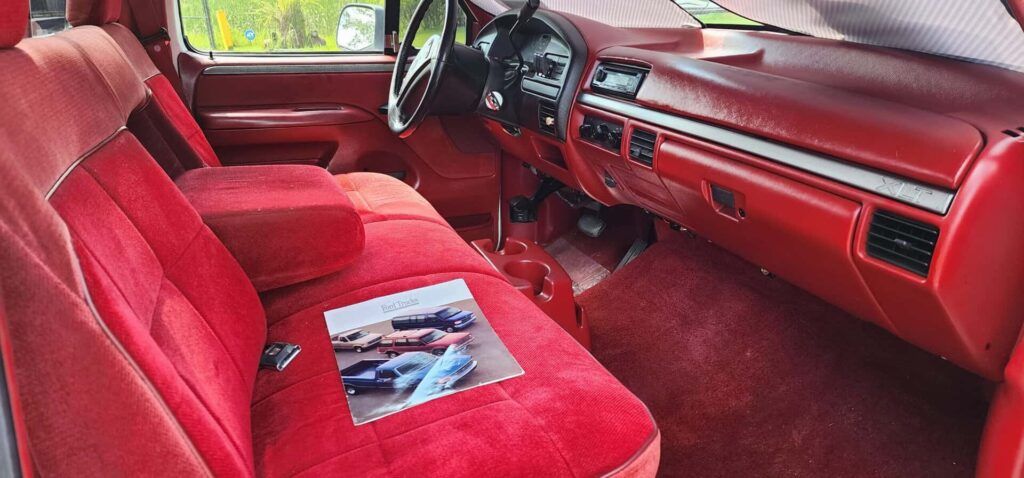 1992 Ford F-150 XLT 4x4 - Photo 10 of 15