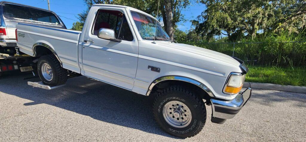 1992 Ford F-150 XLT 4x4 - Photo 12 of 15
