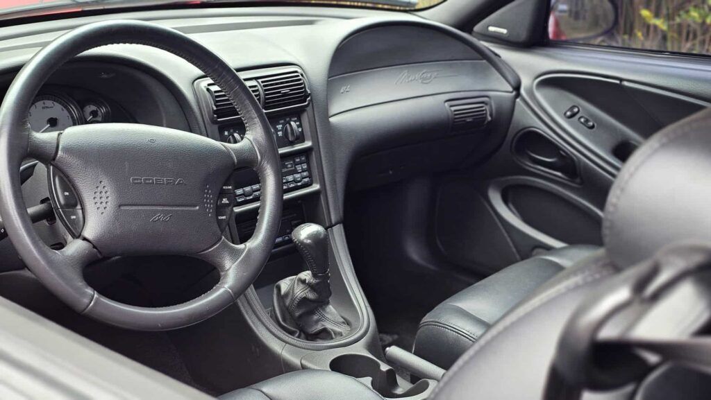 1999 Ford Mustang SVT Cobra - Photo 29 of 33