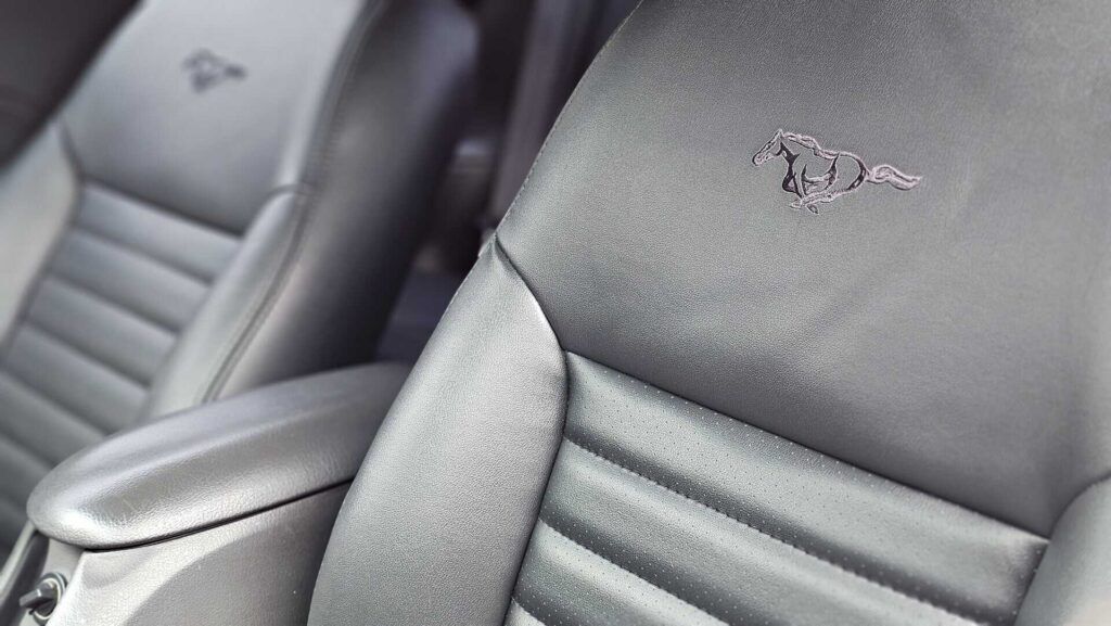 1999 Ford Mustang SVT Cobra - Photo 32 of 33