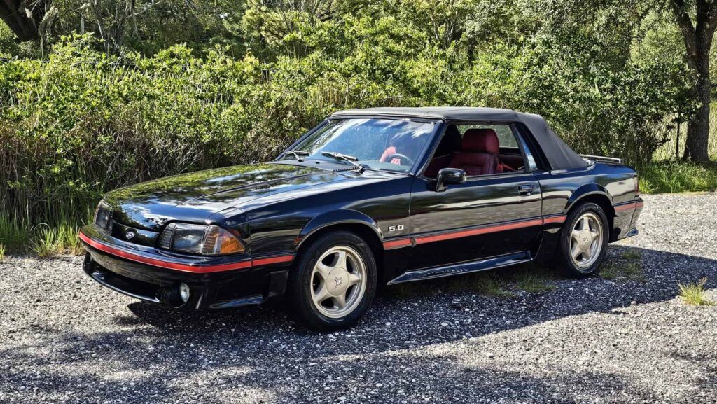 1988 Ford Mustang  GT Convertible - Photo 2 of 32