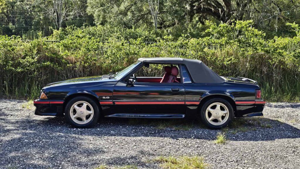 1988 Ford Mustang  GT Convertible - Photo 4 of 32