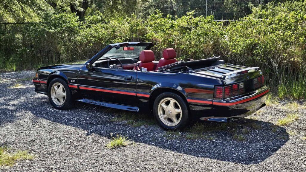 1988 Ford Mustang  GT Convertible - Photo 5 of 32