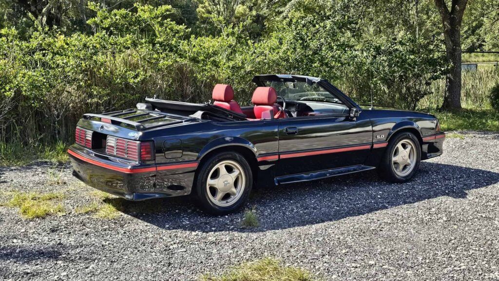 1988 Ford Mustang  GT Convertible - Photo 6 of 32