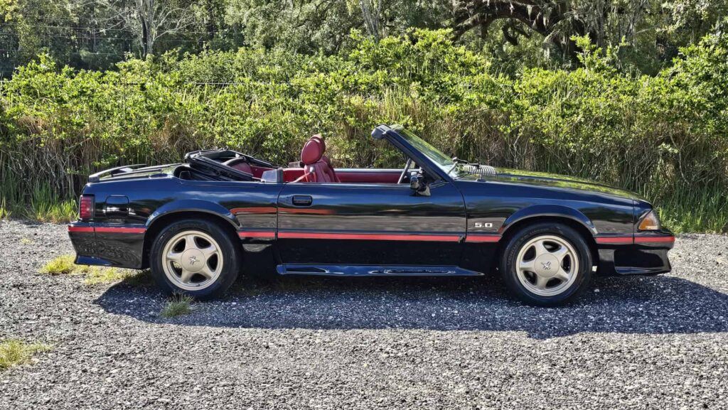 1988 Ford Mustang  GT Convertible - Photo 7 of 32