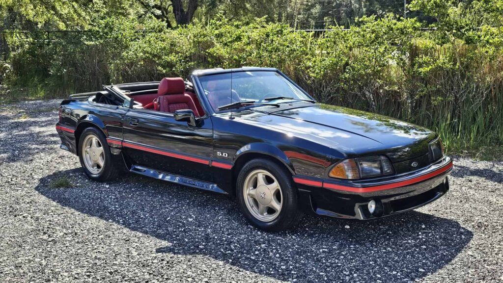 1988 Ford Mustang  GT Convertible - Photo 8 of 32