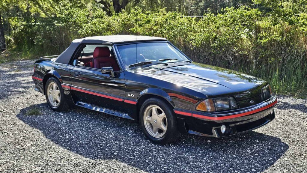 1988 Ford Mustang  GT Convertible - Photo 9 of 32
