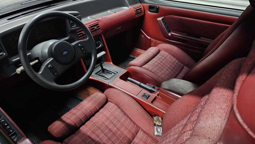 1988 Ford Mustang  GT Convertible - Photo 10 of 32
