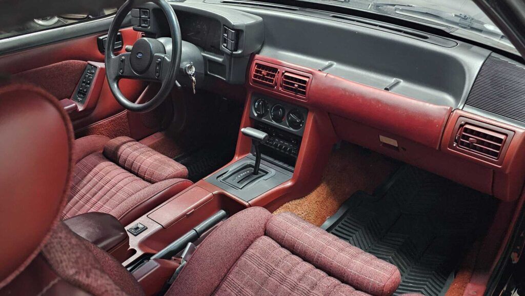 1988 Ford Mustang  GT Convertible - Photo 11 of 32