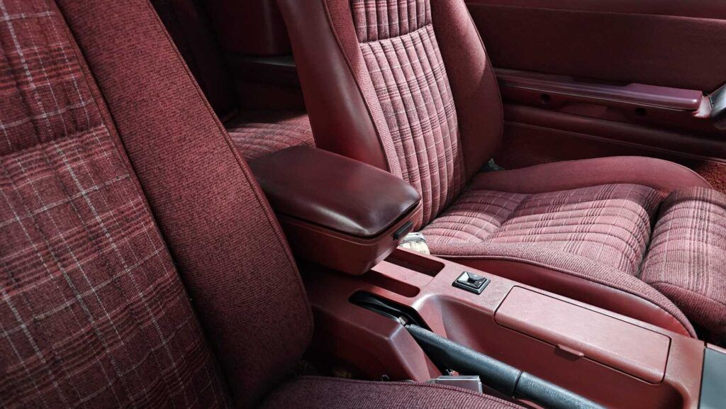 1988 Ford Mustang  GT Convertible - Photo 17 of 32