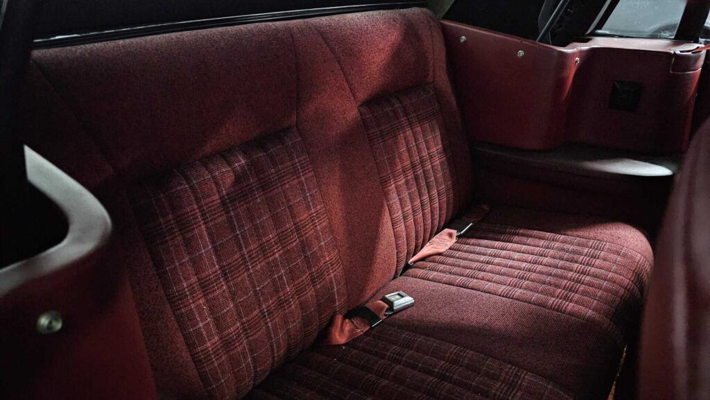 1988 Ford Mustang  GT Convertible - Photo 19 of 32