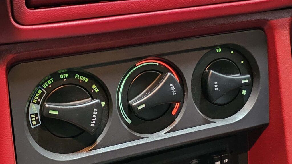 1988 Ford Mustang  GT Convertible - Photo 24 of 32