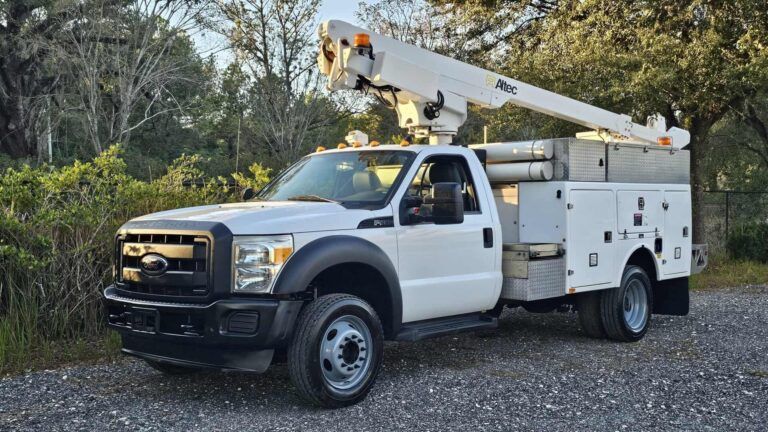 2012 Ford F-450 4x4 Super Duty Bucket Truck - Photo 1 of 89