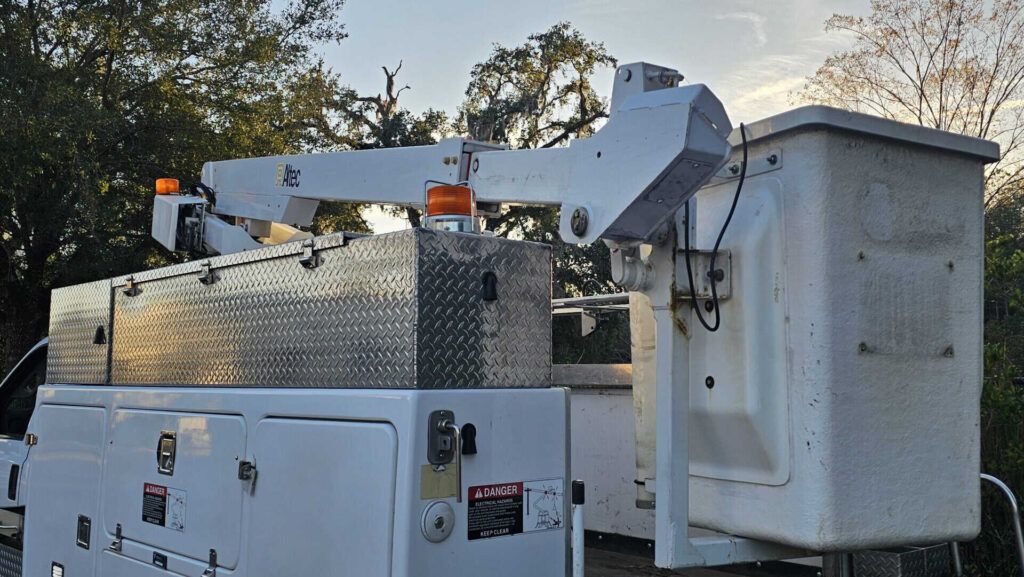 2012 Ford F-450 4x4 Super Duty Bucket Truck - Photo 4 of 89