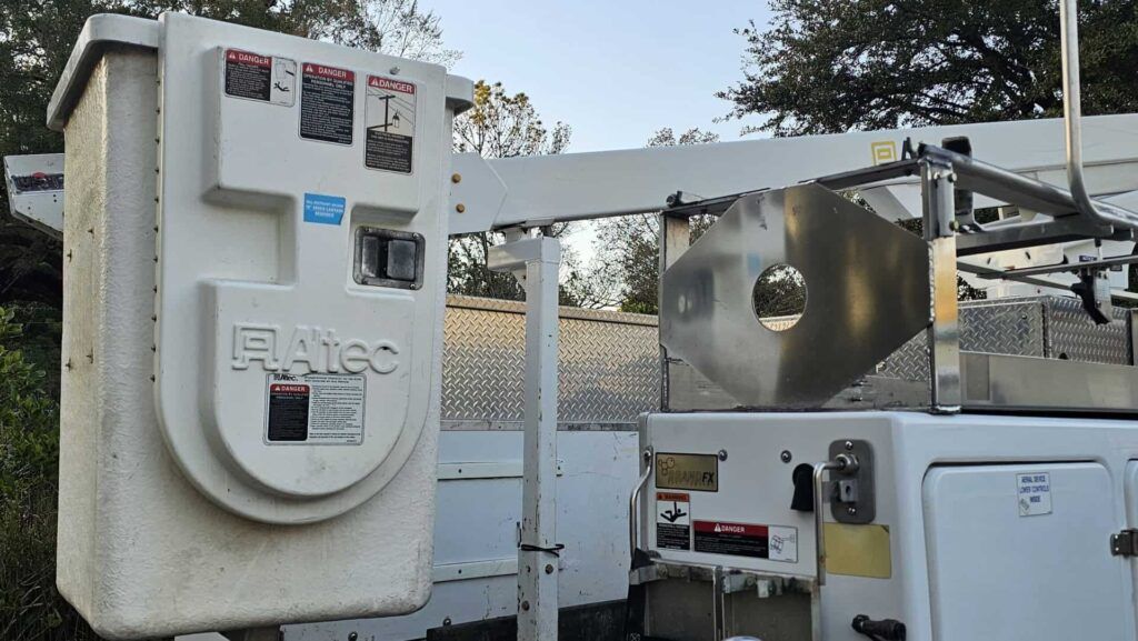 2012 Ford F-450 4x4 Super Duty Bucket Truck - Photo 6 of 89