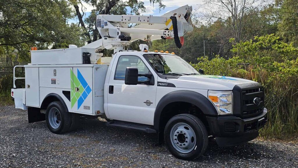 2013 Ford F-550 Super Duty XL Altec Bucket Truck - Photo 7 of 65