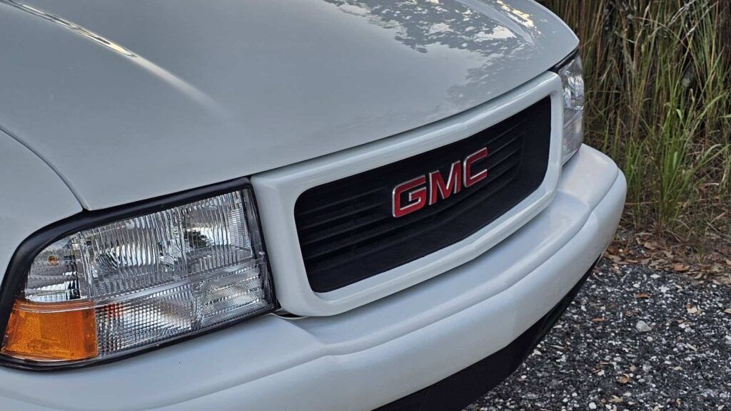 2001 GMC Jimmy SLS - Photo 10 of 85