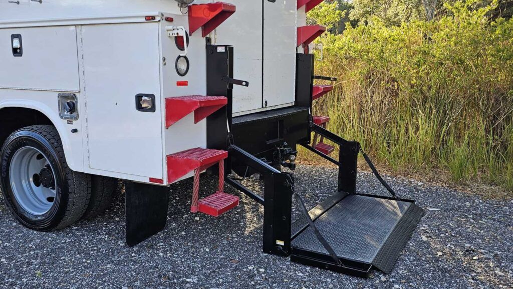 2016 Ford F-550 SuperCab XL Enclosed Service Truck - Photo 11 of 110