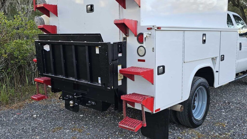 2016 Ford F-550 SuperCab XL Enclosed Service Truck - Photo 12 of 110