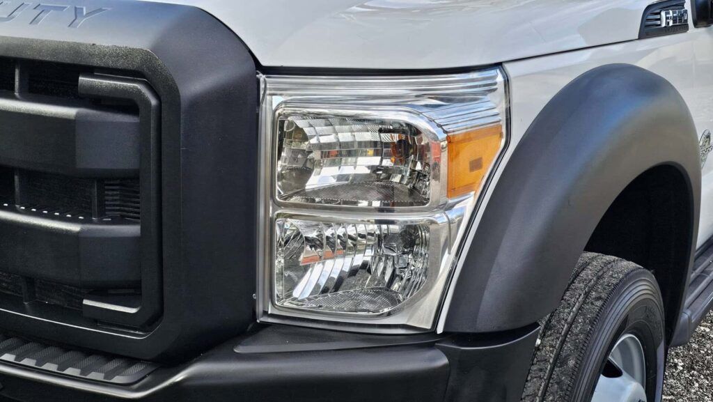 2013 Ford F-550 Super Duty XL Altec Bucket Truck - Photo 13 of 65