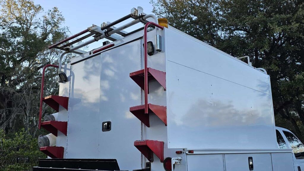 2016 Ford F-550 SuperCab XL Enclosed Service Truck - Photo 16 of 110