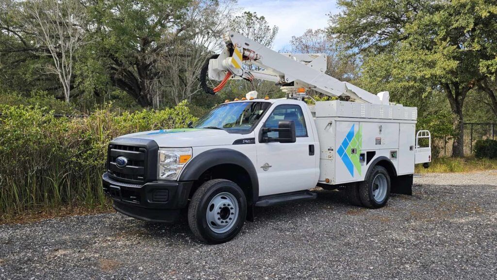 2013 Ford F-550 Super Duty XL Altec Bucket Truck - Photo 16 of 65