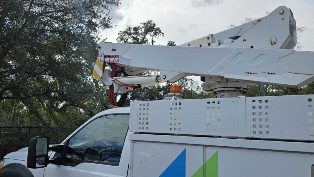 2013 Ford F-550 Super Duty XL Altec Bucket Truck - Photo 17 of 65