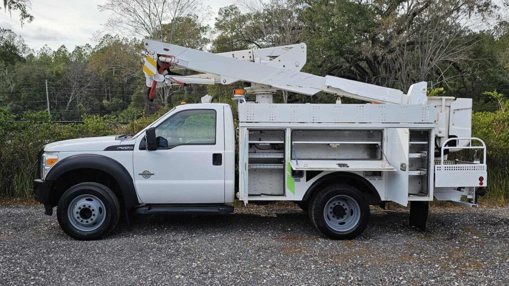 2013 Ford F-550 Super Duty XL Altec Bucket Truck - Photo 20 of 65
