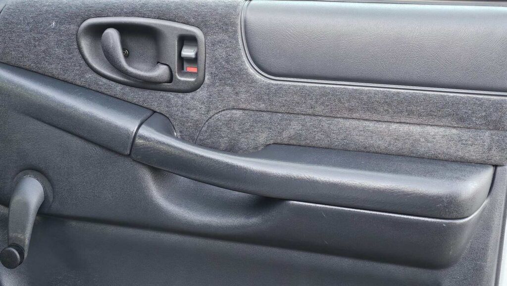 2001 GMC Jimmy SLS - Photo 24 of 85