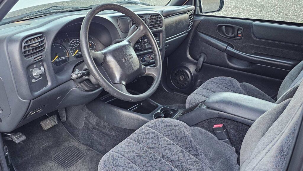 2001 GMC Jimmy SLS - Photo 26 of 85