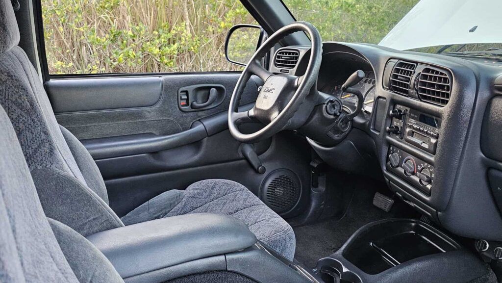 2001 GMC Jimmy SLS - Photo 27 of 85