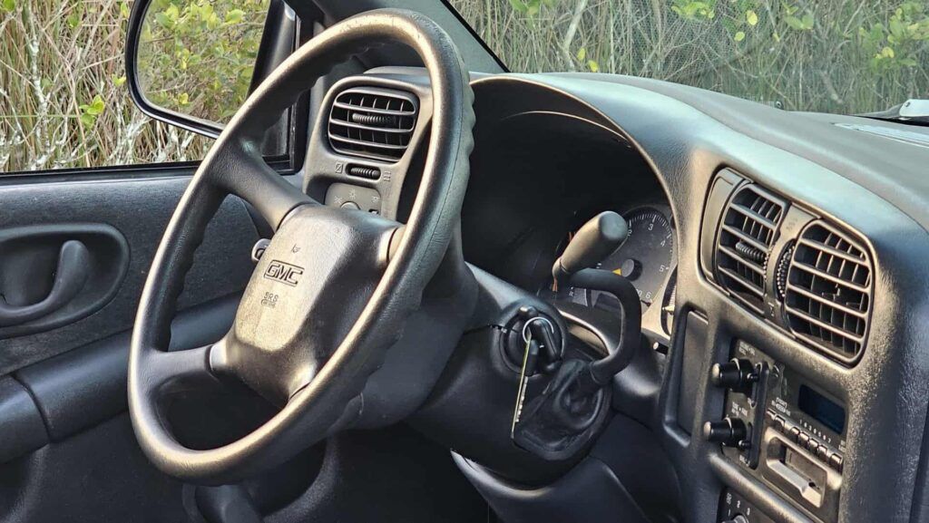 2001 GMC Jimmy SLS - Photo 28 of 85