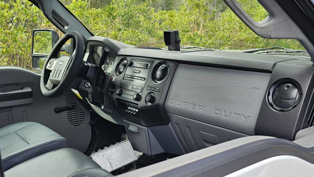 2013 Ford F-550 Super Duty XL Altec Bucket Truck - Photo 38 of 65