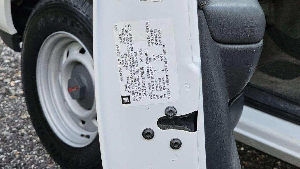 2001 GMC Jimmy SLS - Photo 60 of 85