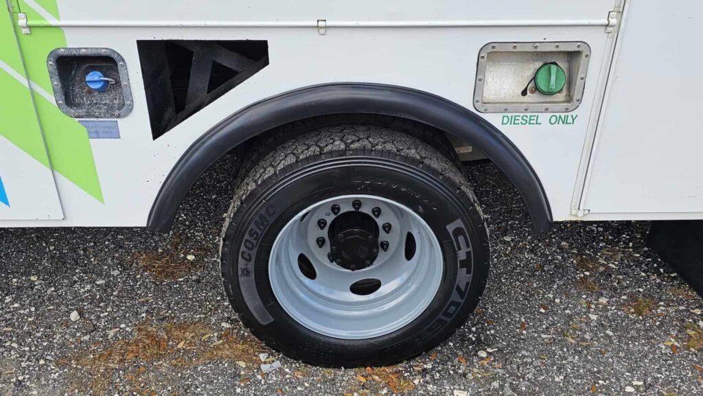 2013 Ford F-550 Super Duty XL Altec Bucket Truck - Photo 61 of 65