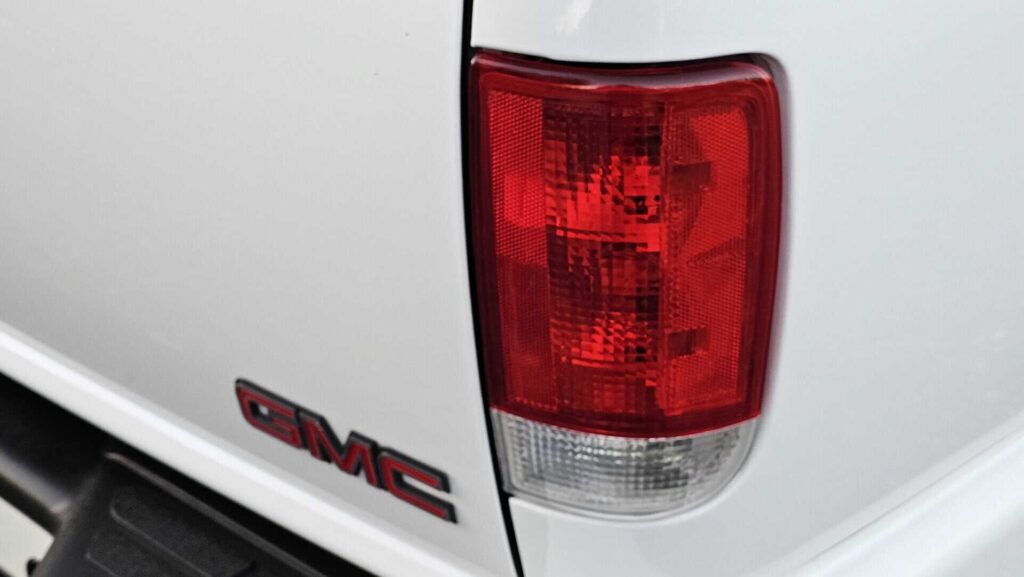 2001 GMC Jimmy SLS - Photo 64 of 85