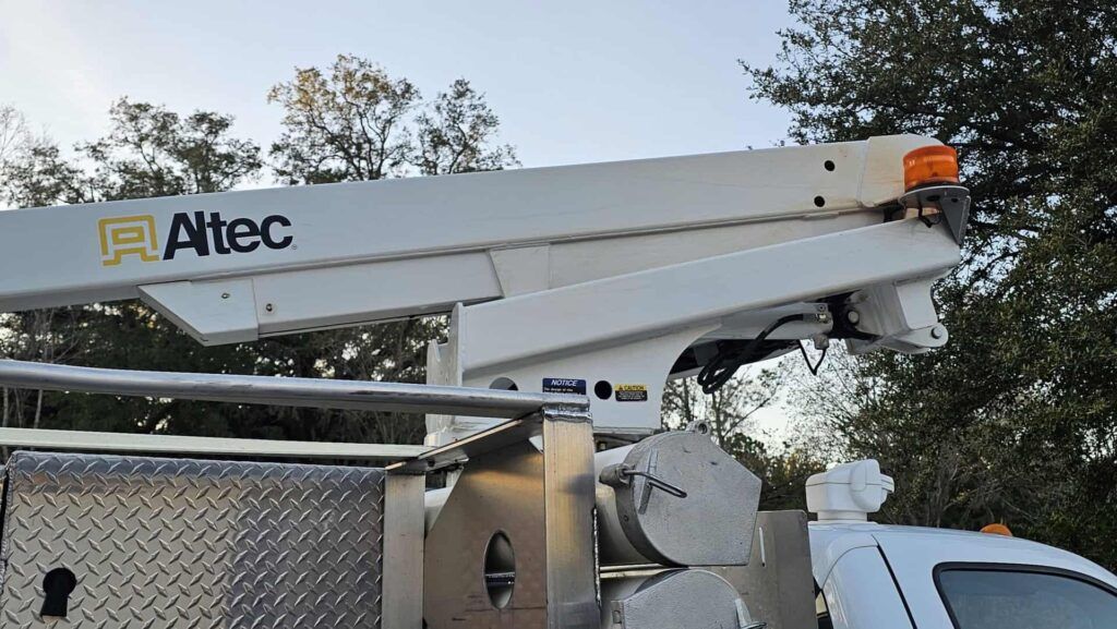 2012 Ford F-450 4x4 Super Duty Bucket Truck - Photo 65 of 89