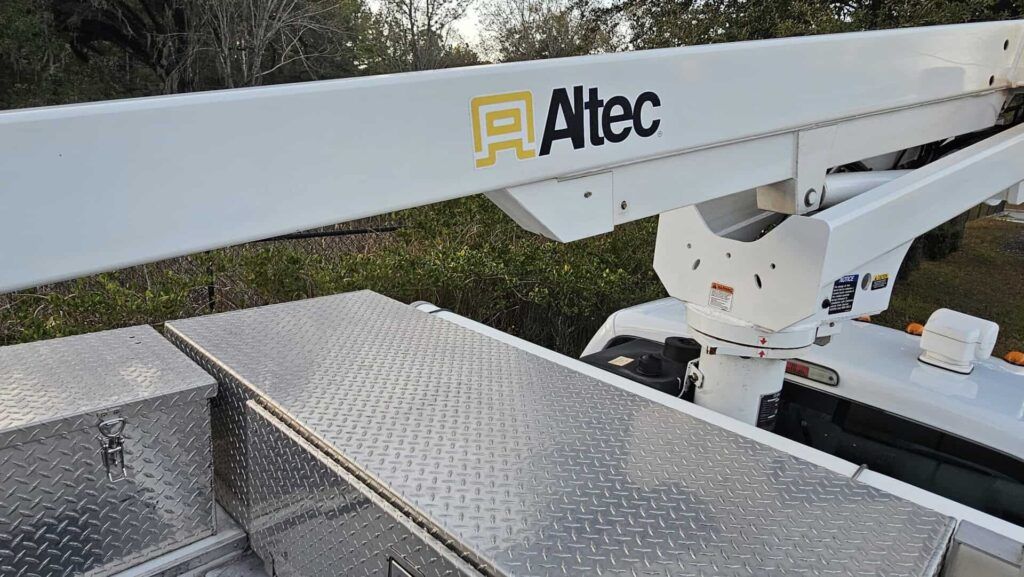 2012 Ford F-450 4x4 Super Duty Bucket Truck - Photo 66 of 89