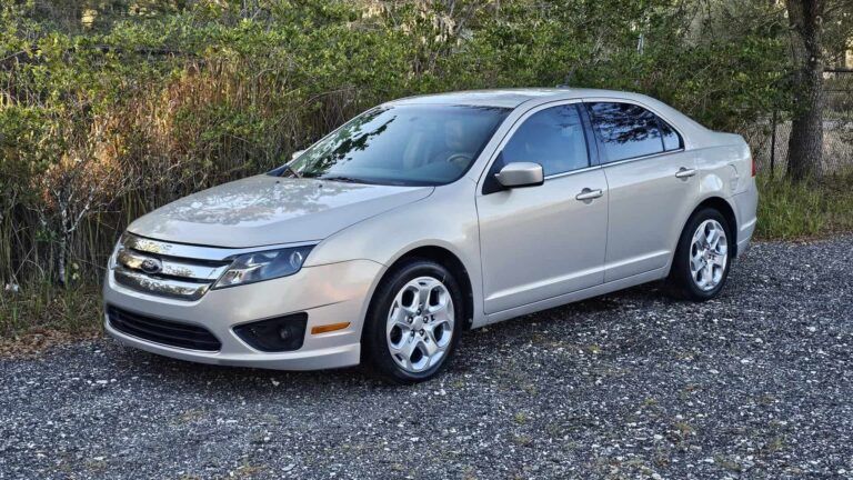 2010 Ford Fusion SE - Photo 1 of 76