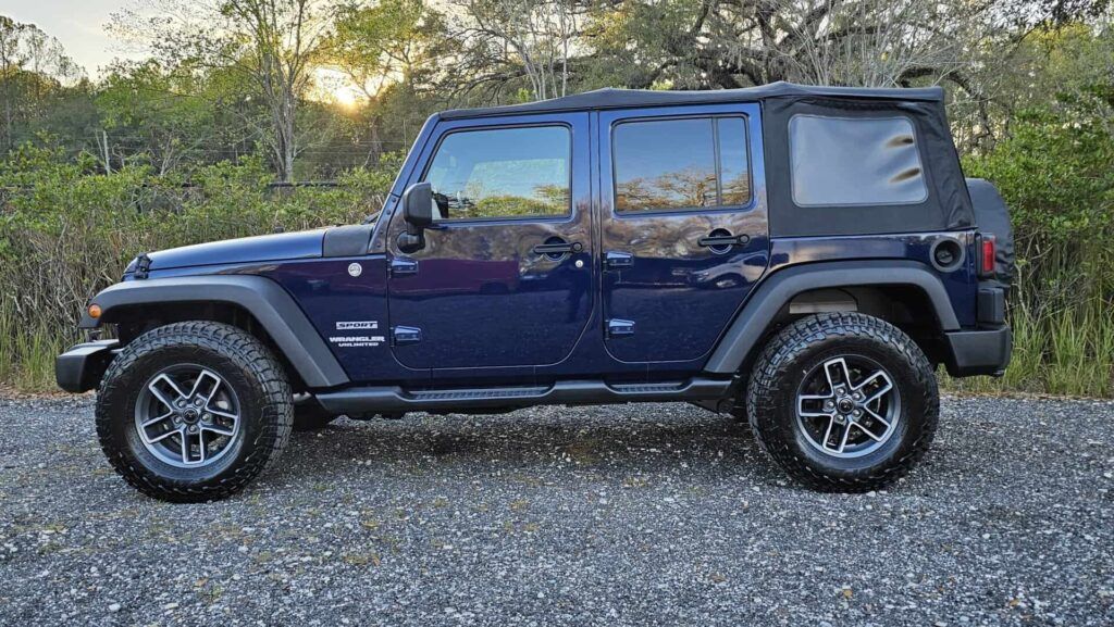 2013 Jeep Wrangler Unlimited Sport 4x4 - Photo 2 of 72