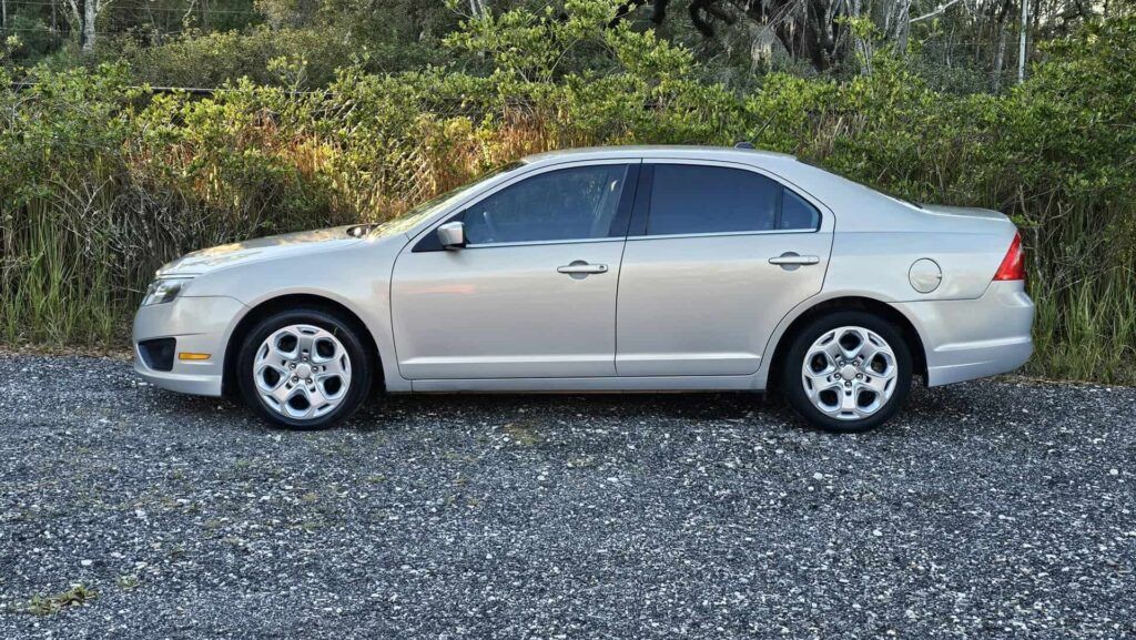 2010 Ford Fusion SE - Photo 2 of 76