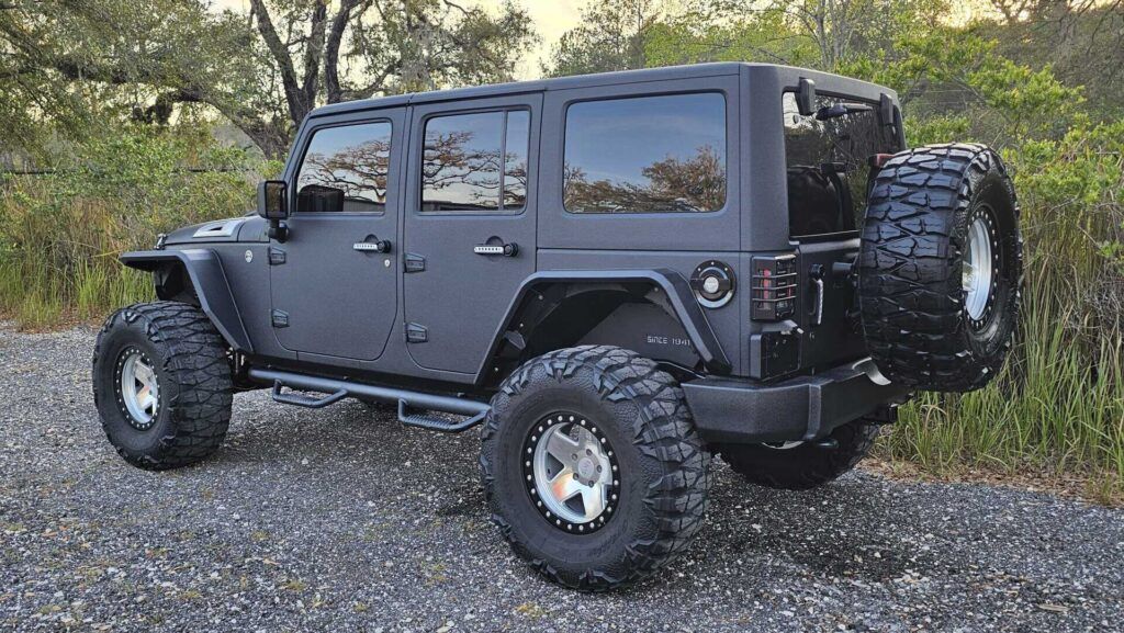 2017 Jeep Wrangler Unlimited Sport - Photo 3 of 72