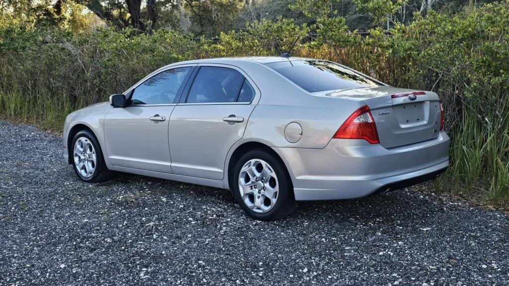 2010 Ford Fusion SE - Photo 3 of 76