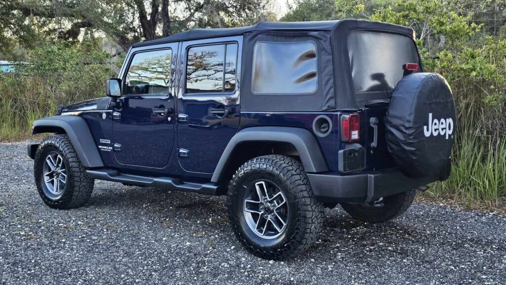 2013 Jeep Wrangler Unlimited Sport 4x4 - Photo 3 of 72