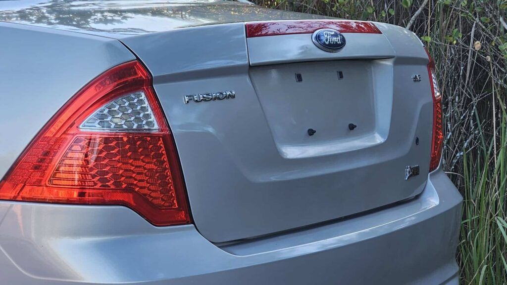 2010 Ford Fusion SE - Photo 4 of 76