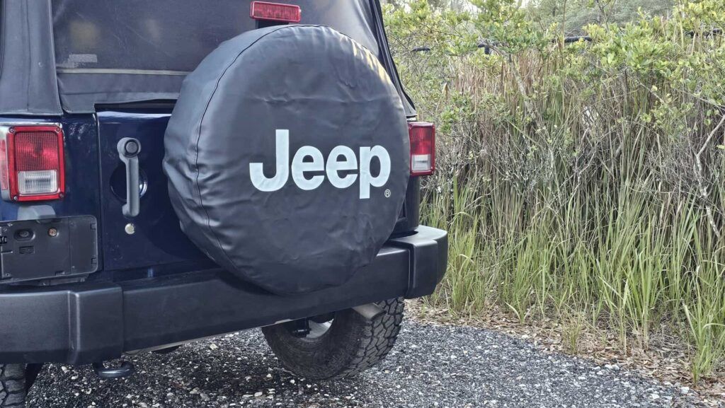 2013 Jeep Wrangler Unlimited Sport 4x4 - Photo 4 of 72
