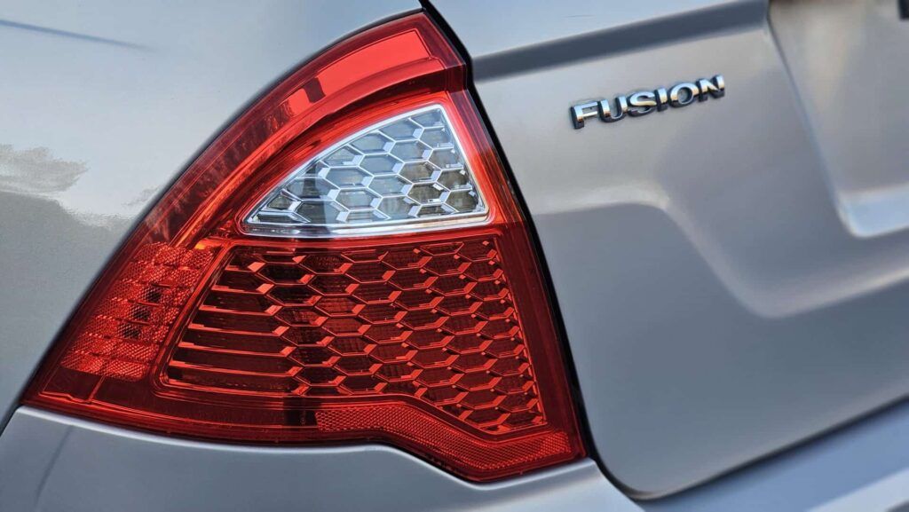 2010 Ford Fusion SE - Photo 5 of 76